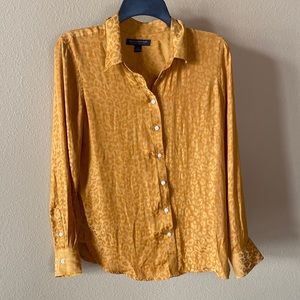 Banana Republic • gold button down